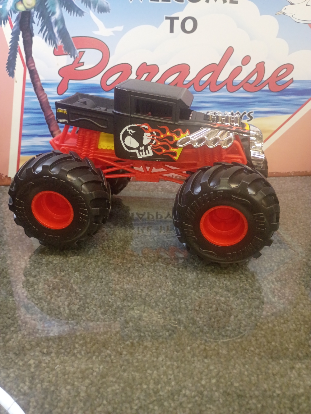 Hot Wheels 1.24 Scale Bone Shaker Black - Red Monster Jam Truck
